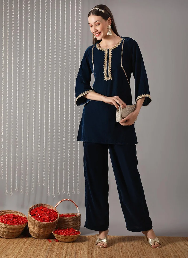جلو باص Globus Women Navy Blue Round Neck Embroidered Gotta Patti Detail Velvet Tunic With Wide Leg Pants Festive Co-Ord Set